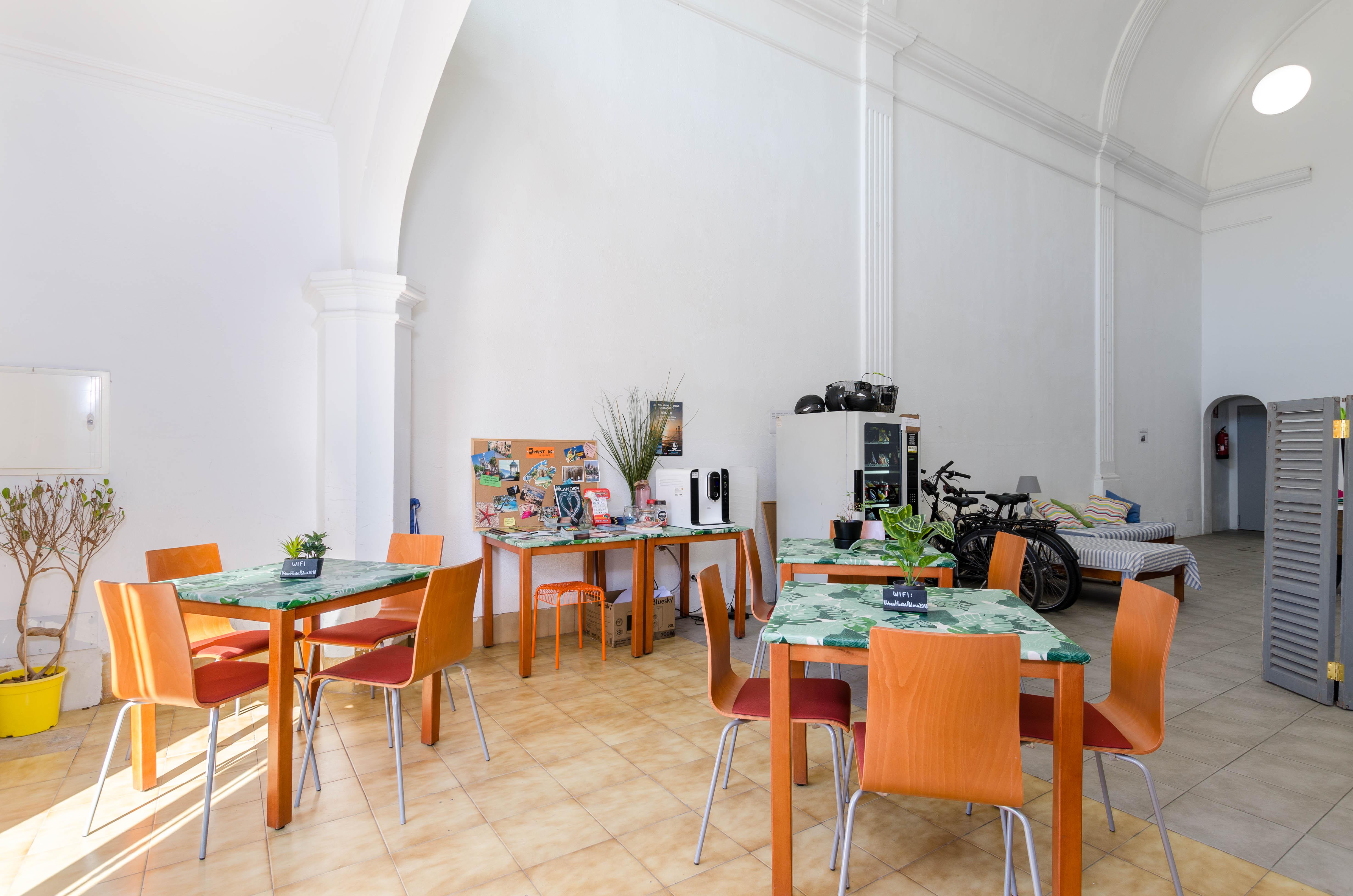 Urban - Juvenil - Youth Hostel